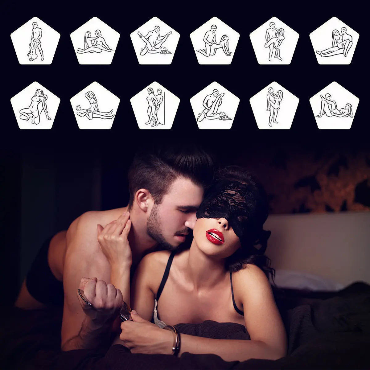 Dado erótico de doce caras, diseñado para sugerir diferentes posiciones o dinámicas de pareja. Producto de tamaño compacto pensado para juegos de intimidad entre adultos